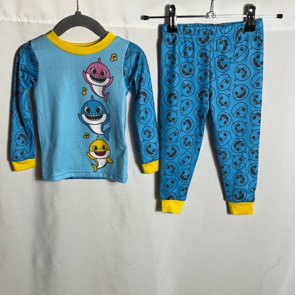 Pinkfong Baby Shark Blue 2-Piece Pajama Set Toddler Kids 2T Long Sleeve